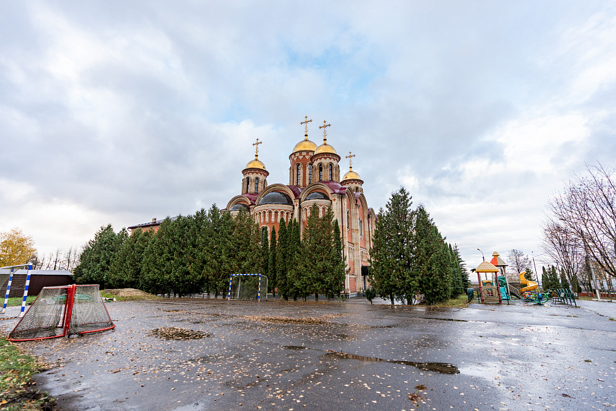 Архиерейское богослужение в соборе Всех святых, в земле Русской просиявших города Домодедово в День памяти жертв политических репрессий